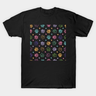 Colorful doodle paw prints with hearts T-Shirt